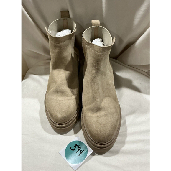 Woman’s Steve Madden Moira Suede Ankle Bootie Sand Color Size 8 - Picture 2 of 7